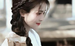 14岁女孩迈开腿拔萝卜